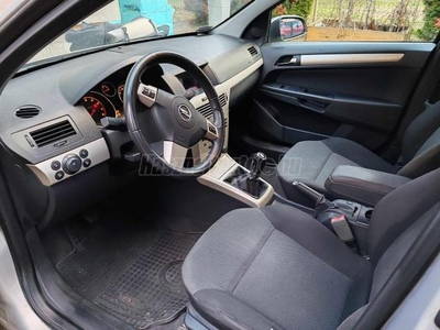 OPEL ASTRA H Sedan 1.6 Enjoy