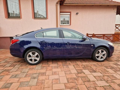 OPEL INSIGNIA 2.0 CDTI Cosmo MEGKÍMÉLT--VEZ. SZERVIZKÖNYV !!