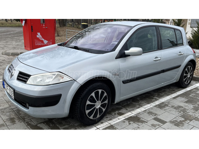 RENAULT MEGANE Mégane Berline 1.6 V16