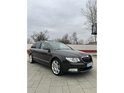 SKODA SUPERB Combi 2.0 CR TDI Elegance DSG Bőr-Alcantara/Panorámatető/Friss szervíz