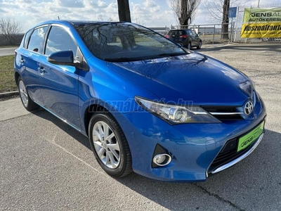 TOYOTA AURIS 1.6 Executive SZERVIZKÖNYV