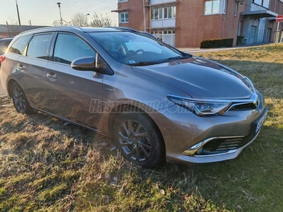 TOYOTA AURIS 1.8 HSD Executive Skyview (Automata)