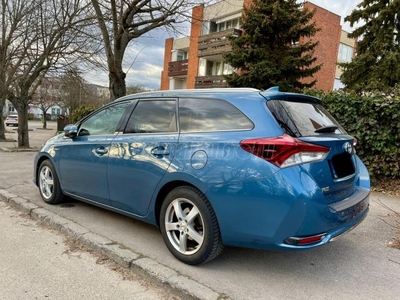 TOYOTA AURIS Touring Sports 1.8 HSD Active Trend+ TSS (Automata) magyar. szervizkonyves