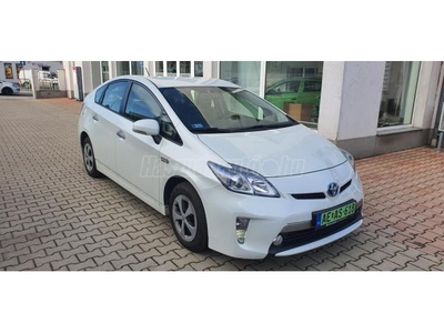 TOYOTA PRIUS PLUG-IN