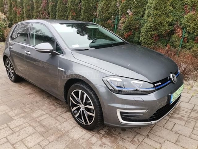 VOLKSWAGEN GOLF VII e-Golf /Virtuál óra. Ülésfűtés. Hőszivattyú. 17 es alufelni