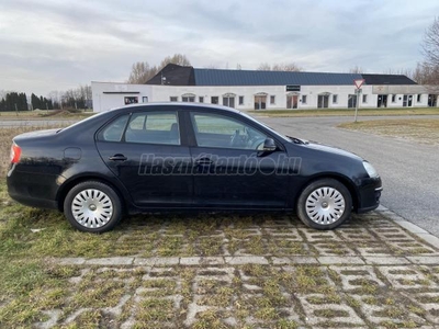 VOLKSWAGEN JETTA V 1.6 Trendline