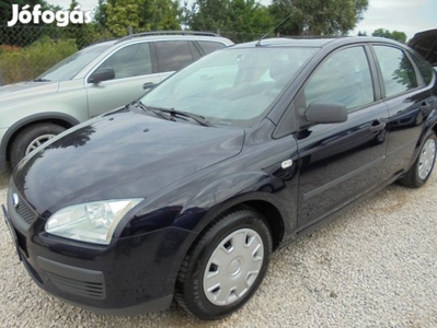 Ford Focus 1.4 Ambiente Magyarországi