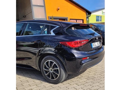 INFINITI Q30 1.5d Business DCT