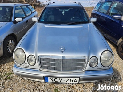 Mercedes-Benz E 240 T Avantgarde (Automata)