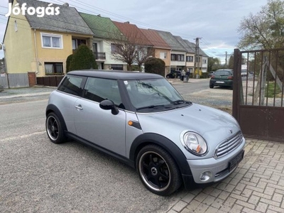 Mini Mini Cooper 1.6 Friss Műszaki