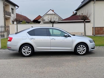 SKODA OCTAVIA 2.0 CR TDI SCR Style DSG7 GARANTÁLT 100E KM!!!MAGYARORSZÁGI!!!PANORÁMA TETŐABLAK!!!NAVIGÁCIÓ!!!