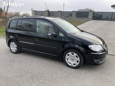 Volkswagen Touran 2.0 PD TDI Highline 7 Személyes