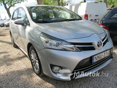 TOYOTA Verso