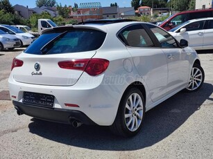 ALFA ROMEO GIULIETTA 2.0 JTDM-2 Distinctive QV-LINE PANORÁMA BŐR RADAR 17 COLL SZÉP MEGKÍMÉLT ÁLLAPOT!!!