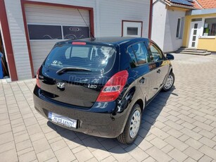 HYUNDAI I20 1.25 DOHC Life AC VEZETETT SZERVIZKÖNYV. 68.000 KM. 1. TULAJ. 10 LÉGZSÁK