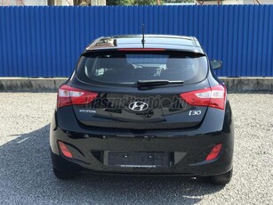 HYUNDAI I30 1.4i Easy Life +24.000 km!!+Szkönyv+SzervízSzámlák++Ülésfűtés++TolRadar