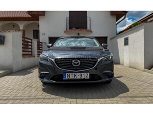 MAZDA 6 2.2 CD Revolution Top (Automata) 1. TULAJ. VÉGIG VEZETETT SZERVIZKÖNYV