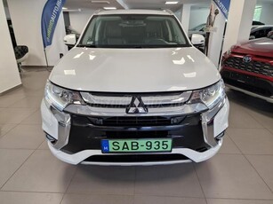 MITSUBISHI OUTLANDER 2.0 PHEV Instyle Navi 4WD CVT 2. tulaj. Végig Szervizelt. Fényezésmentes!