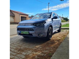 MITSUBISHI OUTLANDER 2.0 PHEV Instyle Navi 4WD CVT