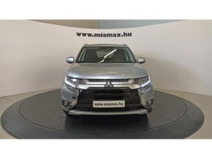 MITSUBISHI OUTLANDER 2.2 DI-D Instyle Premium 4WD (Automata) 7 személyes. vezetett szervizkönyves. 1 tulaj. leinformálható