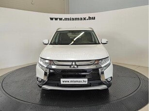 MITSUBISHI OUTLANDER 2.2 DI-D Intense Plus 4WD 1 tulaj. vezetett szervizkönyves. leinformálható. kitűnő állapotban