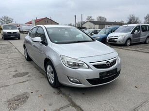 OPEL ASTRA J 1.6 Essentia RADAR-Ü.FŰT-TEMPOMAT-SZÉP