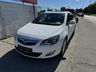 OPEL ASTRA Sports Tourer 2.0 CDTI Sport (Automata) NAPFÉNYTETŐ.ALUFELNI.ÜLÉSFŰTÉS.HOROG.NAVI