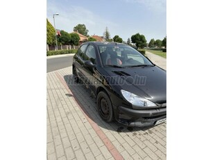 PEUGEOT 206 1.4 XT