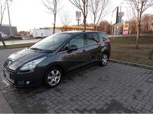 PEUGEOT 5008 1.6 HDi Style