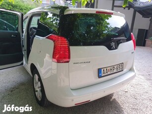 Peugeot 5008 személyautó