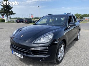 Porsche Cayenne Dízel (Automata) fejtámla monit...