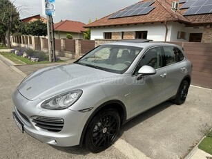 PORSCHE CAYENNE S Hybrid (Automata) MEGKÍMÉLT ÁLLAPOT.FRISS NAGYSZERVÍZ SZÁMLÁVAL 1.1MFT ÉRTÉKBEN.NEM LÉGRUGÓS