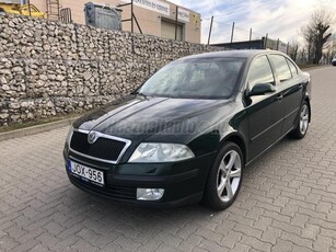 SKODA OCTAVIA 1.6 FSI Elegance DIGITÁLIS KLÍMA // FÉNYSZÓRÓMOSÓ //KENWOOD HIFI !