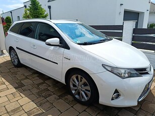 TOYOTA AURIS Touring Sports 1.8 HSD Active (Automata) + ajándék téli gumi szett