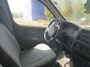 TOYOTA HI-ACE Hiace 2.4 D Glass Van