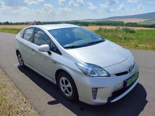 TOYOTA PRIUS PLUG-IN