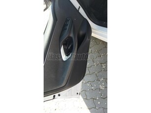 TOYOTA YARIS 1.5 Hybrid Comfort Style Tech e-CVT