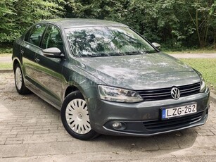 VOLKSWAGEN JETTA VI 1.6 CR TDI Trendline DSG UJ MODELL! MAGYARORSZÁGI! AUTOMATA! TOLATÓKAMERA! TEMPOMAT!