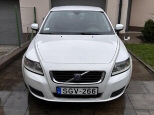 VOLVO V50 1.6 D Kinetic Vezetett szervizkönyv - Jó gumik - Garancia