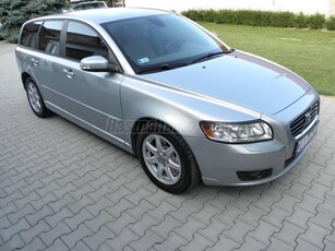 VOLVO V50 2.4 D [D5] Momentum