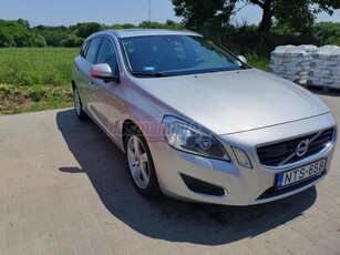 VOLVO V60 2.4 D [D5] Summum Geartronic