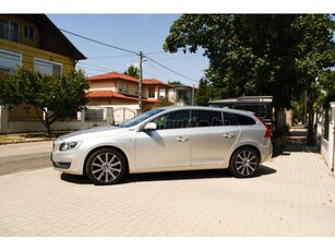 VOLVO V60 2.4 D [D6] PHEV AWD Summum Geartronic