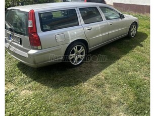 VOLVO V70 XC70 2.4 D [D5] AWD Summum