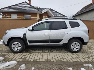 DACIA DUSTER 1.6 SCe Prestige Mo-i. sérülésmentes. gyári fény. vezetett szkönyv. téli-nyári gumik alufelnin.