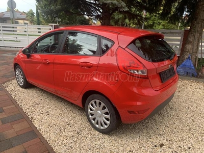 FORD FIESTA 1.25 Ambiente klíma. vezetett szervizkönyv. 8 kerék