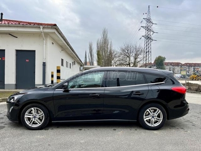 FORD FOCUS 1.5 EcoBlue Titanium MAGYAR-1.TULAJ-SÉRMENTES-VEZÉRLÉS CSERÉLVE-NAGYNAVI-MULTIMÉDIA-LED!