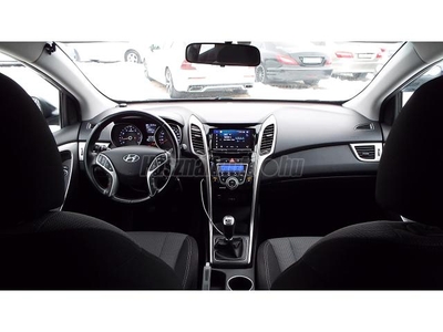 HYUNDAI I30 1.4i Travel Edition 72eKmVezSzkönyvDigitTempoLedÜlfűtTolradAuxUsb1tul