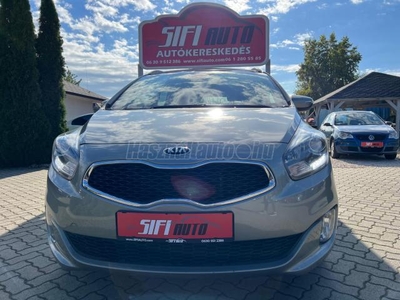 KIA CARENS 1.7 CRDI HP EX Prémium Garancia.Kamera.Digitklíma.Led.Szervízkönyv