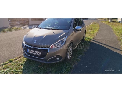 PEUGEOT 208 1.2 PureTech Allure