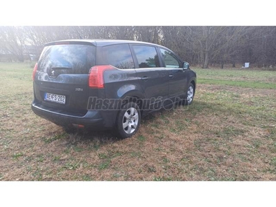 PEUGEOT 5008 1.6 HDi Style